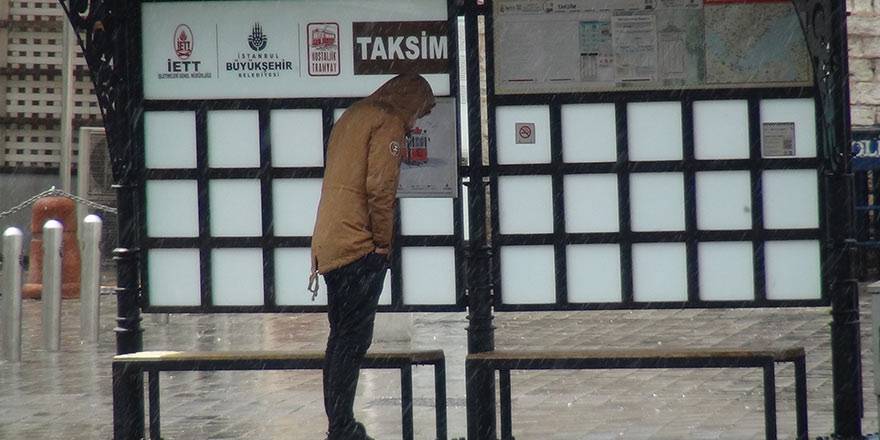 İstanbul Taksim'de önce şiddetli yağmur, sonra güneşli hava 4