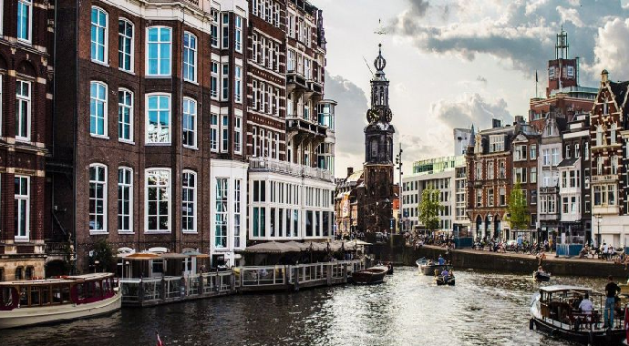 Amsterdam’da turistlere yeni vergi! Konakladıkları her gece için 3 Euro