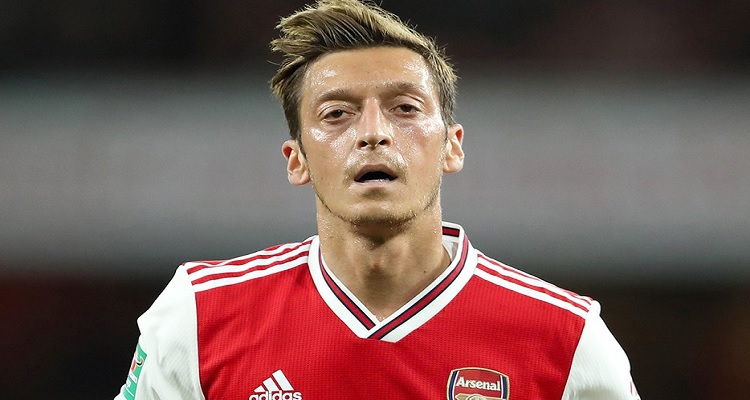 Arsenal'in yıldız oyuncusu Mesut Özil'den anlamlı bağış