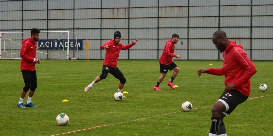 Süper Lig ekiplerinden Çaykur Rizepsor antremanlara başladı