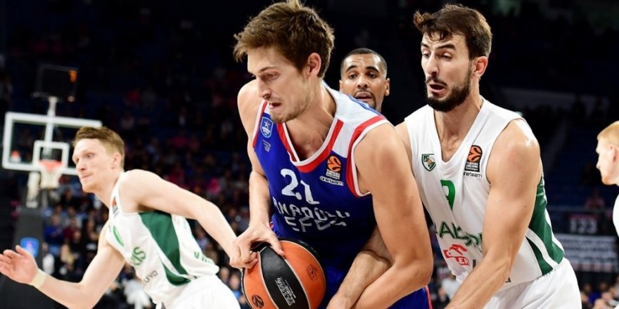 Anadolu Efes'in Alman basketbolcusu Tibor Pleiss antremanlara başladı