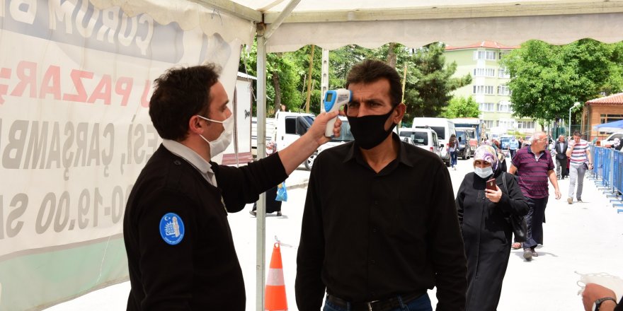 Çorum'da Semt pazarlarında maske ve sosyal mesafeden taviz yok