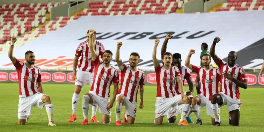 Süper Lig: Sivasspor: 1 - Denizlispor: 0 (İlk yarı)