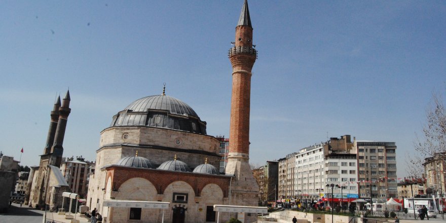 Diyanet İşleri Başkanlığı verilerine göre bin 362 caminin bulunduğu Sivas’ta her 475 kişiye bir cami düşüyor