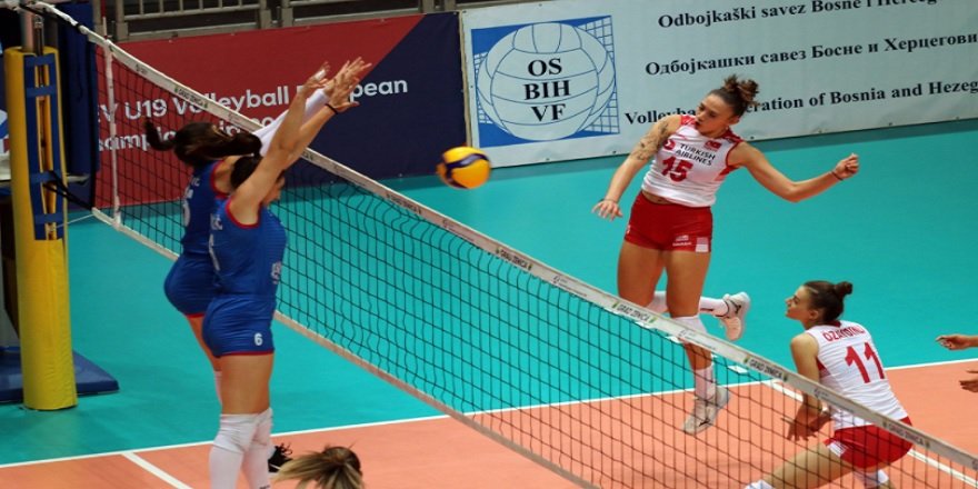 Voleybol Milli Takımı Sırbistan’ı 3-2 yenerek altın madalyanın sahibi oldu