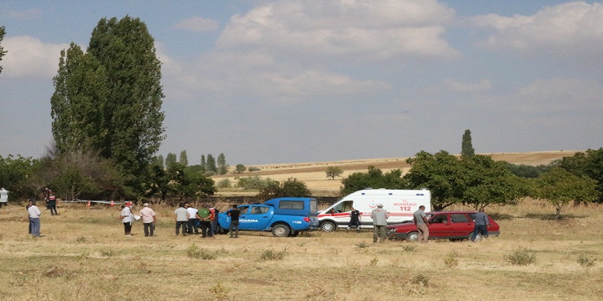 Yaşlı adam kendi yaktığı tarlasında hayatını kaybetti