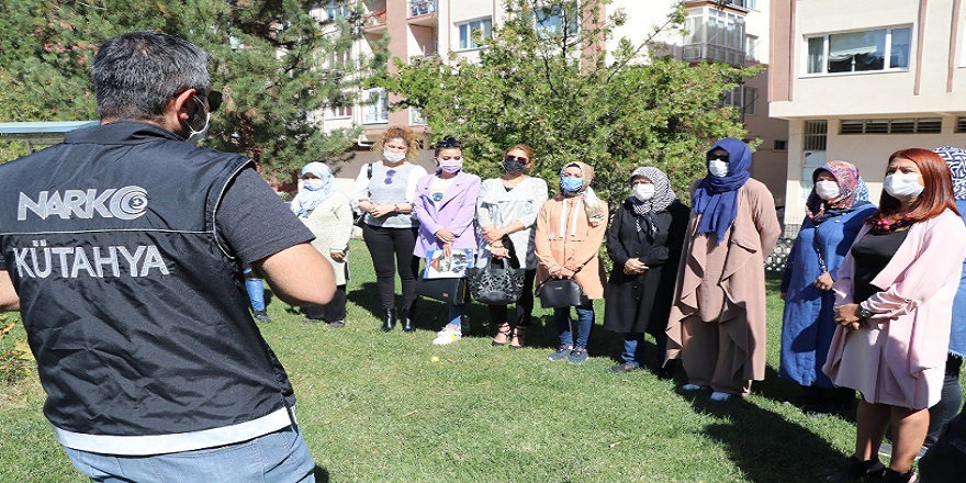 Uyuşturucu ile mücadele kapsamında narkotik ekipler tarafından uygulamaya konulan  “Narkotik Anne” projesinin ilk durağı KÜTAHYA