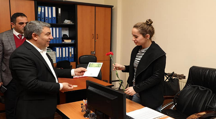 Başkan Şayir’den kadın personellere anlamlı 8 Mart hediyesi