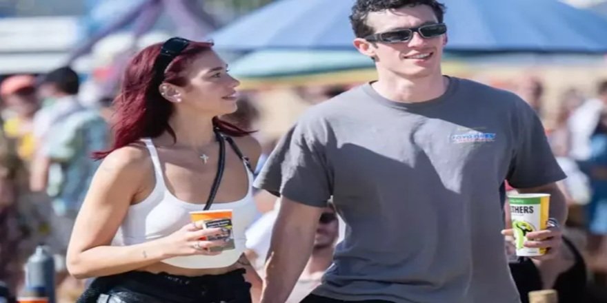 Şarkıcı Dua Lipa ve Callum Turner Gizlice Nişanlandı