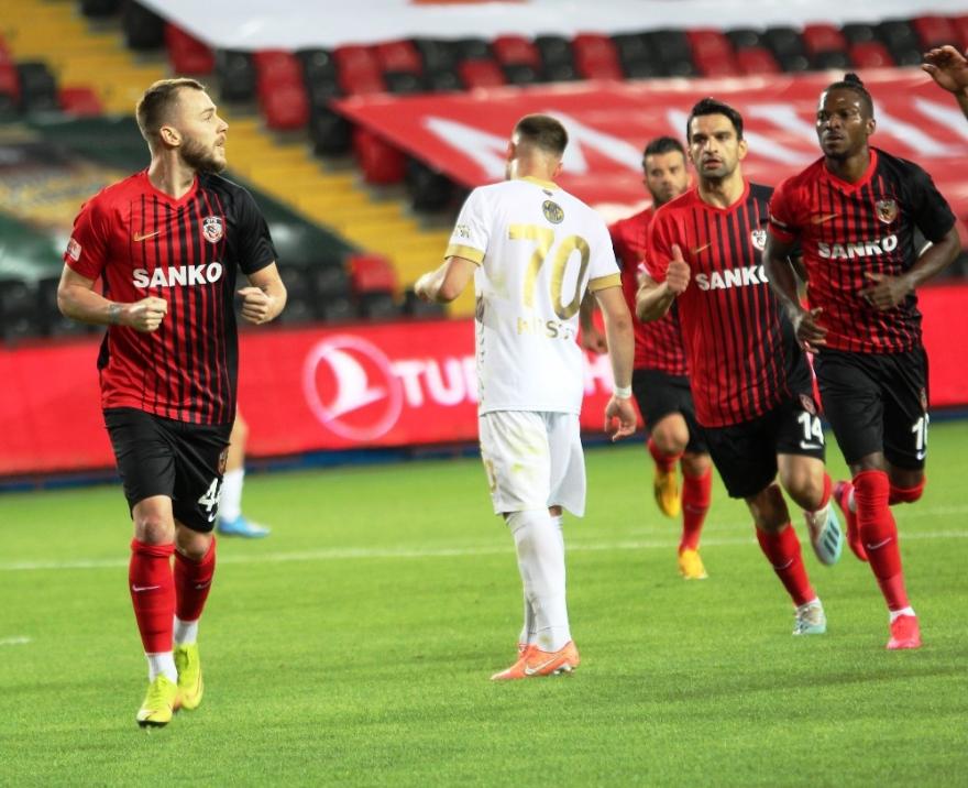 Süper Lig: Gaziantep FK: 1 - MKE Ankaragücü: 0 (İlk yarı)