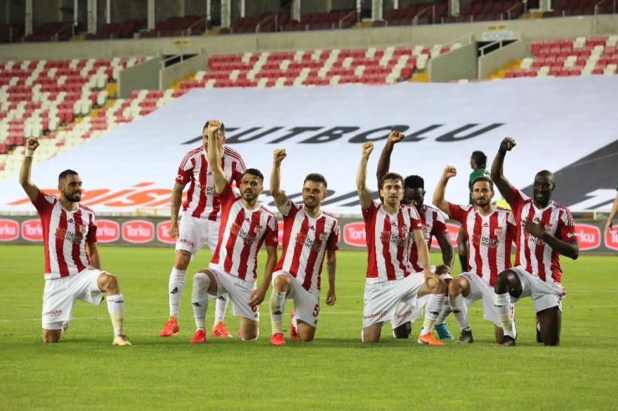 Süper Lig: Sivasspor: 1 - Denizlispor: 0 (İlk yarı)